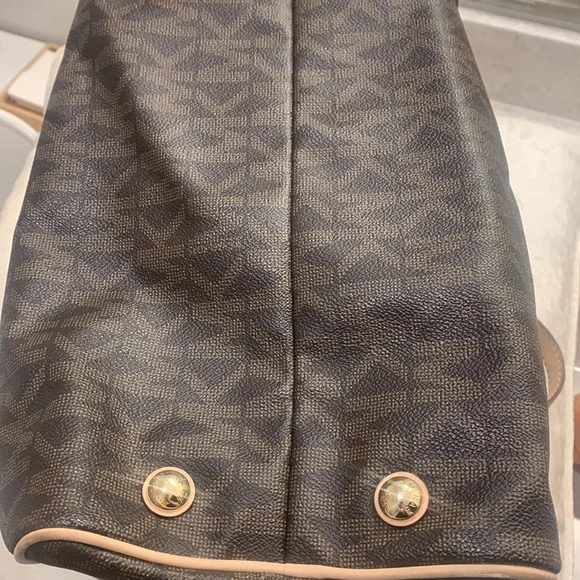 Michael Kors Purse - Picture 6 of 6